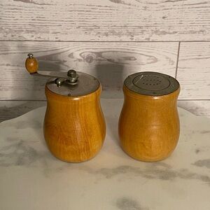 Vintage Wooden Salt and Pepper Shaker Set with Hand Mill - Honey Brown